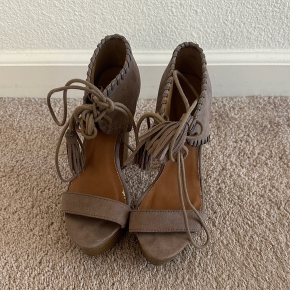 Source Unknown Shoes - Pre- owned Elegant Taupe Women's Heels- 6.5